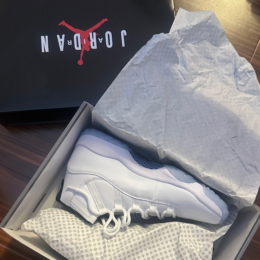 Jordan 11 Retro Legend Blue